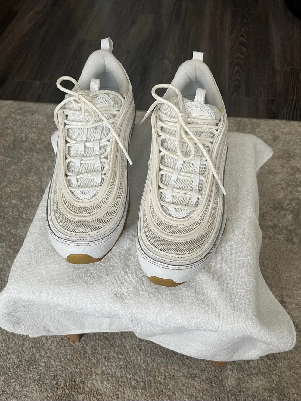 Nike Men's Athletic Shoes in Off-White and Light Tan